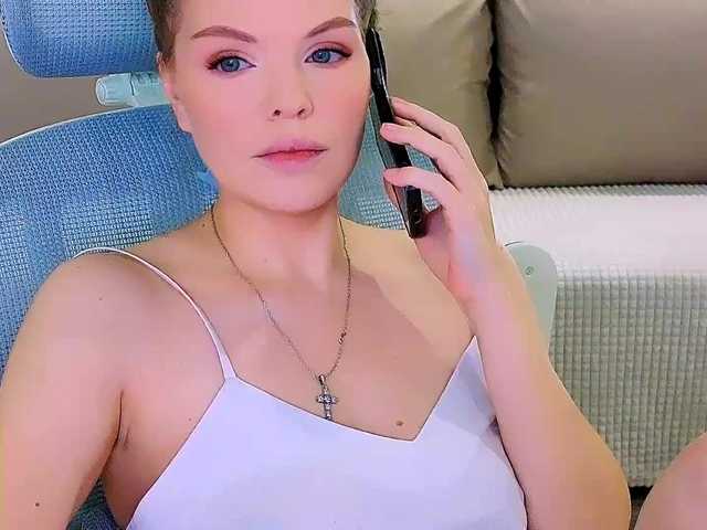 AureliaFly's BongaCams show and profile