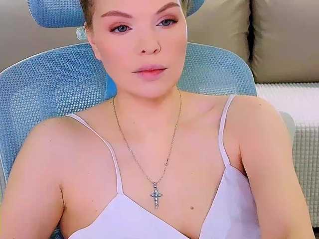 AureliaFly's BongaCams show and profile