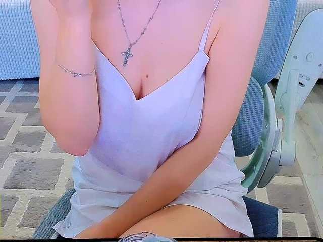 AureliaFly's BongaCams show and profile