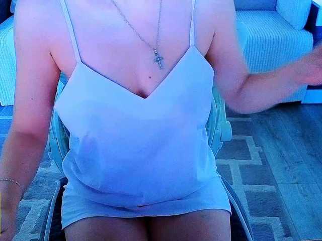 AureliaFly Live Cam on BongaCams