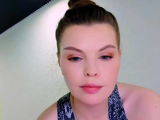 AureliaFly's BongaCams show and profile