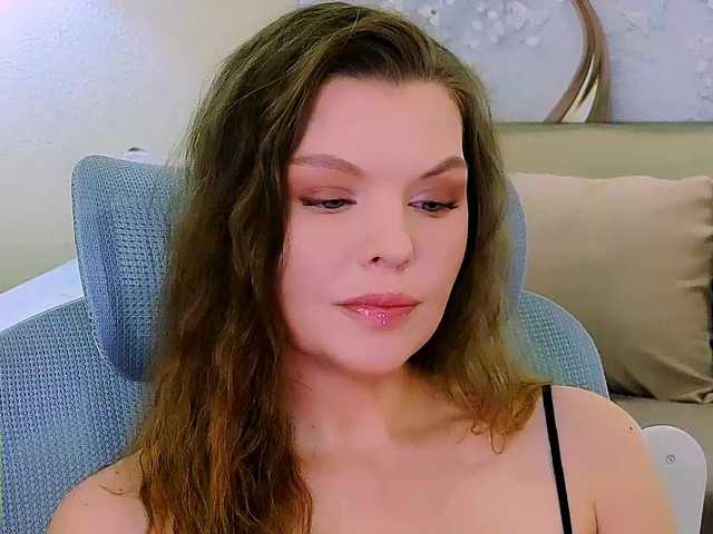 AureliaFly's BongaCams show and profile