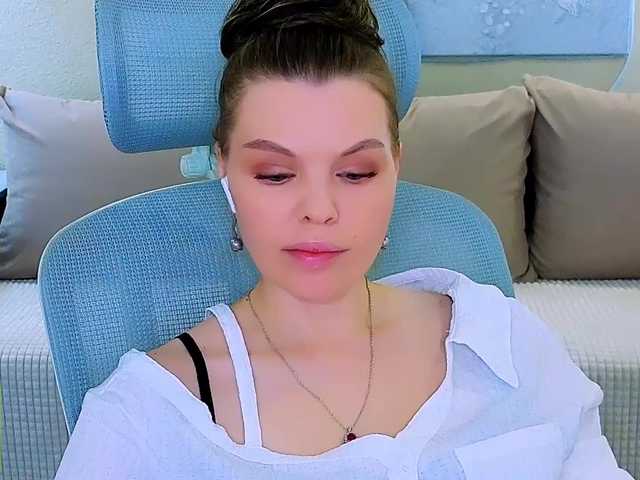 AureliaFly's BongaCams show and profile