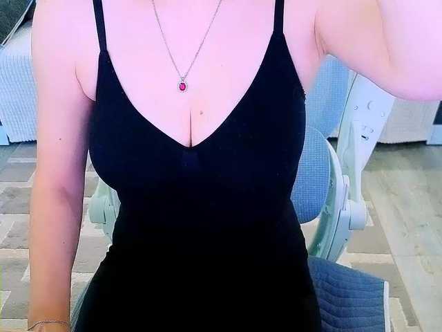 AureliaFly's BongaCams show and profile