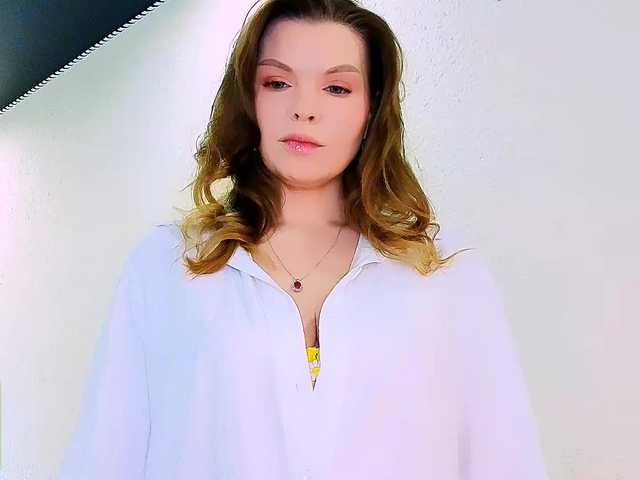 AureliaFly's BongaCams show and profile