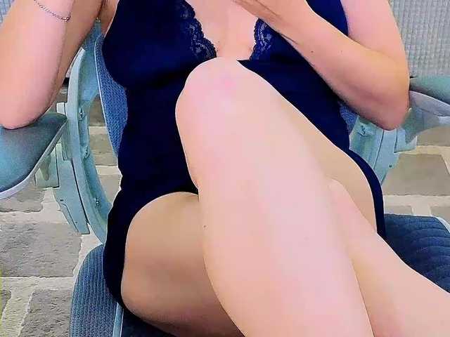 AureliaFly live cam profile