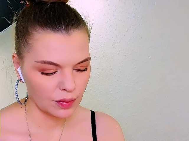 AureliaFly's BongaCams show and profile