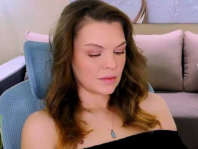 AureliaFly's BongaCams show and profile