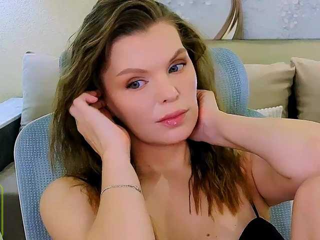 AureliaFly's BongaCams show and profile