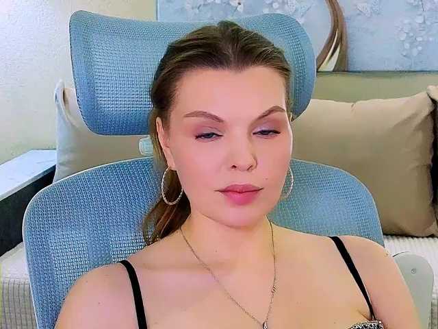 AureliaFly's BongaCams show and profile