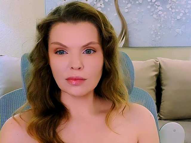 AureliaFly's BongaCams show and profile