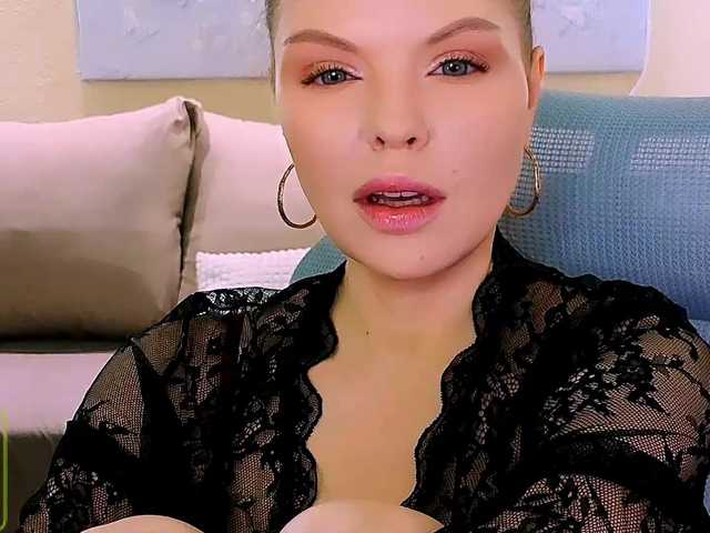 AureliaFly's BongaCams show and profile