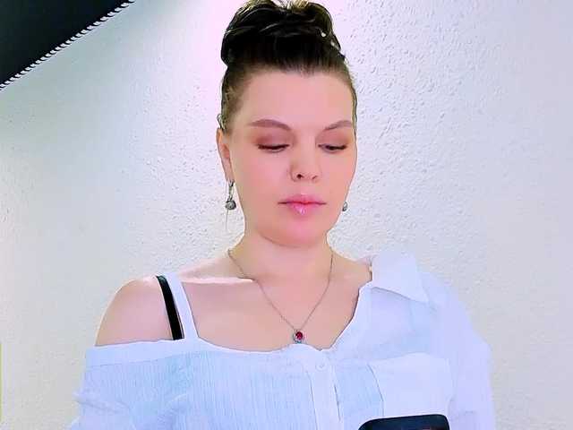 AureliaFly's BongaCams show and profile