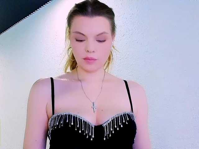 AureliaFly's BongaCams show and profile