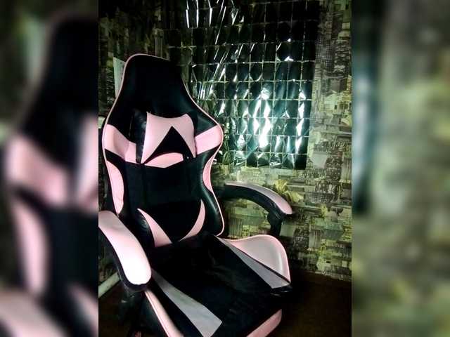 Freya-Milf's BongaCams show and profile