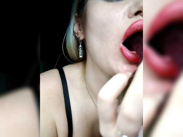 Freya-Milf's BongaCams show and profile