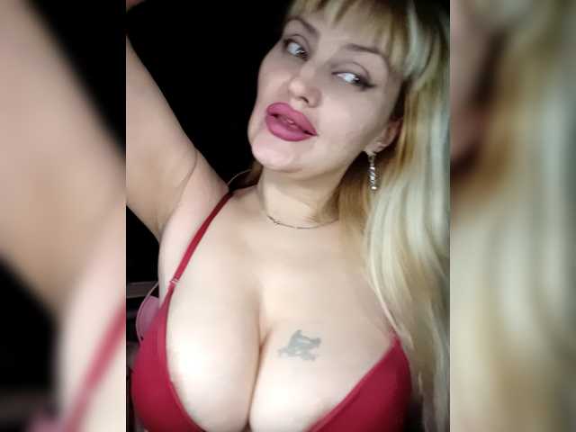 Freya-Milf's BongaCams show and profile