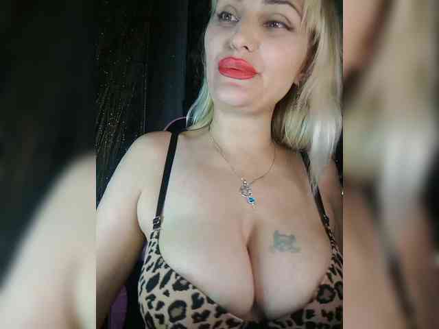 Freya-Milf webcam