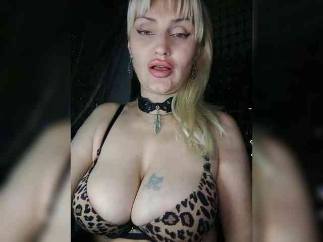 Freya-Milf webcam