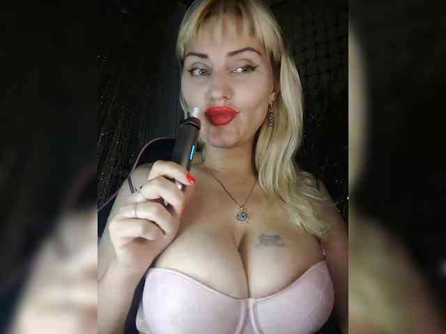 Freya-Milf webcam