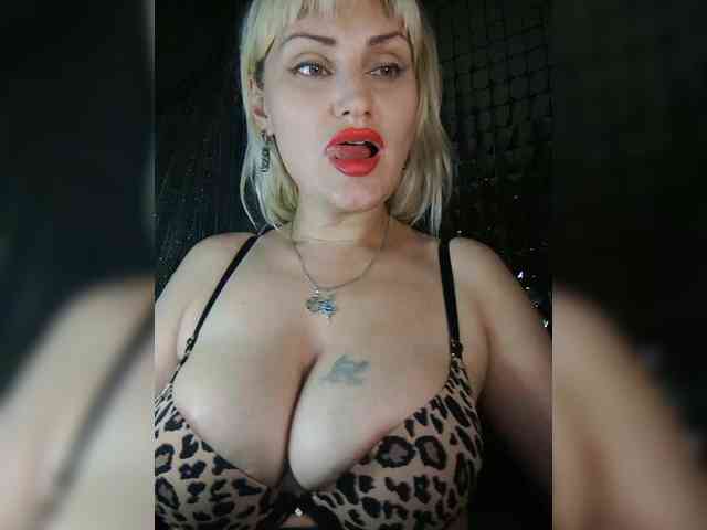 Freya-Milf webcam