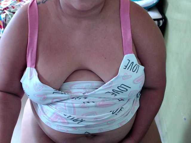 mia-naughty live cam profile