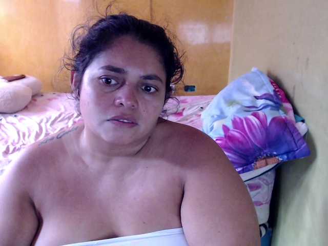 mia-naughty live cam profile