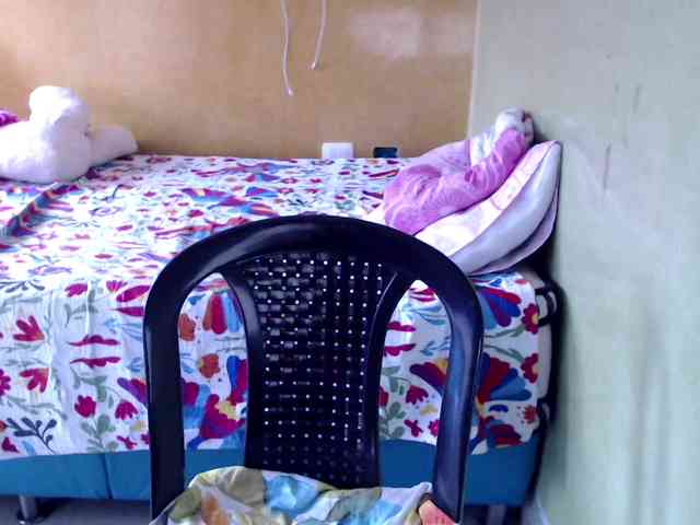 mia-naughty webcam