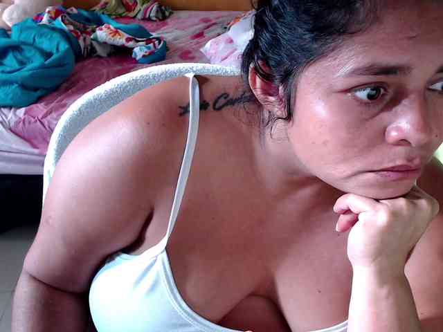 mia-naughty webcam