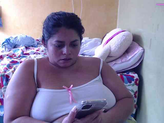mia-naughty webcam