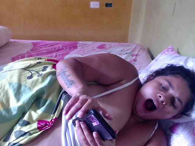mia-naughty webcam