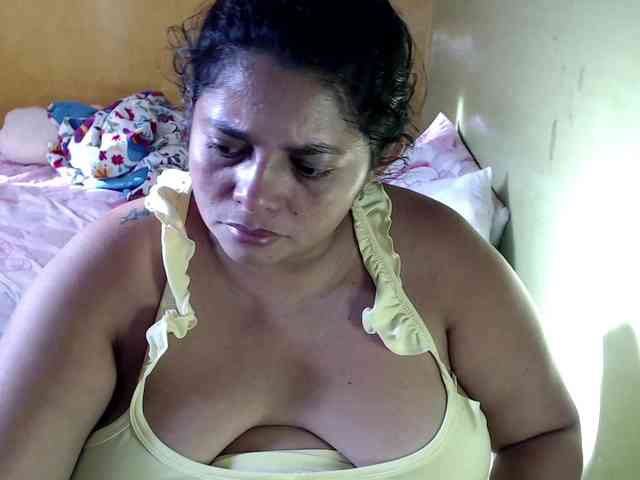 mia-naughty webcam
