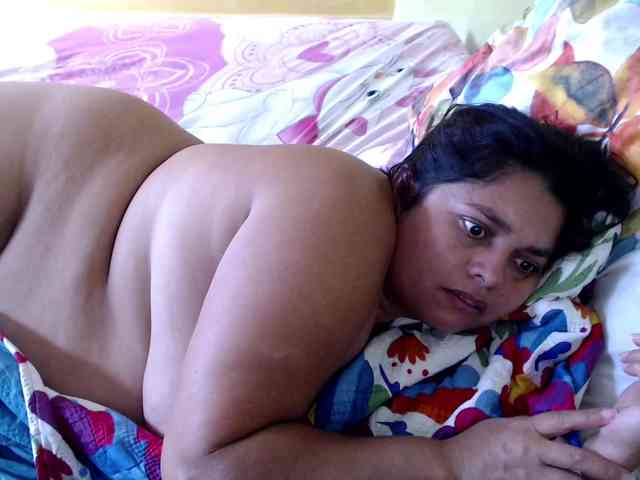 mia-naughty webcam