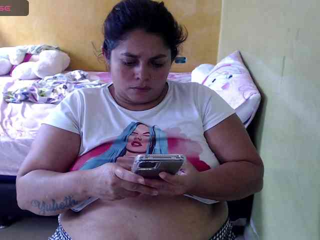 mia-naughty webcam