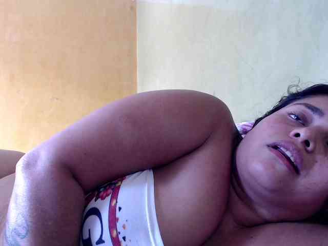 mia-naughty webcam