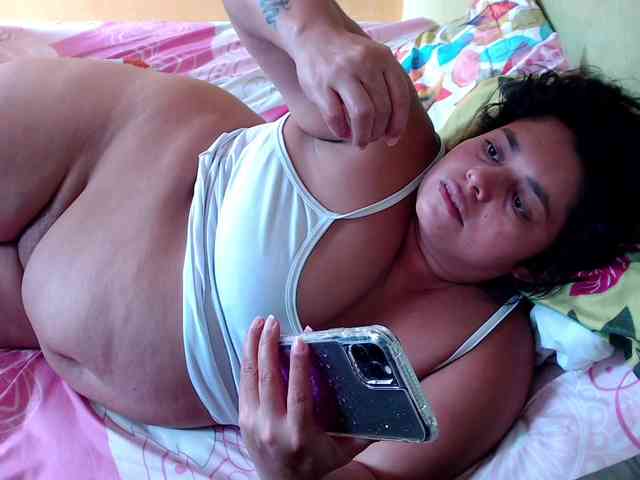 mia-naughty webcam