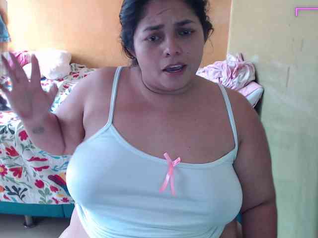 mia-naughty webcam
