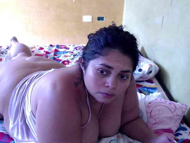 mia-naughty webcam