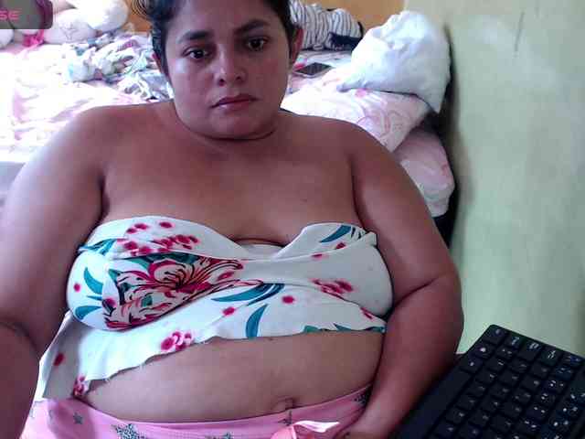 mia-naughty webcam