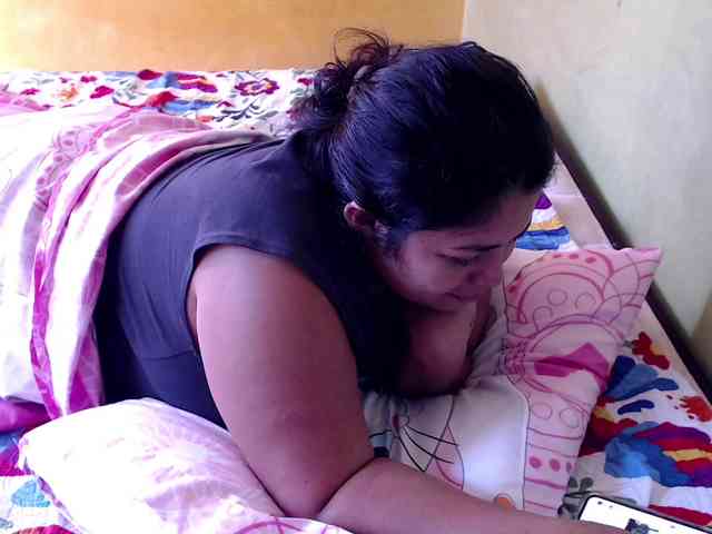 mia-naughty webcam