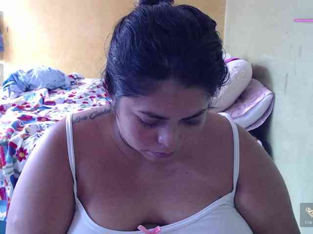 mia-naughty webcam