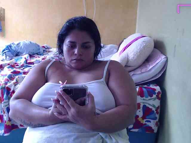 mia-naughty webcam