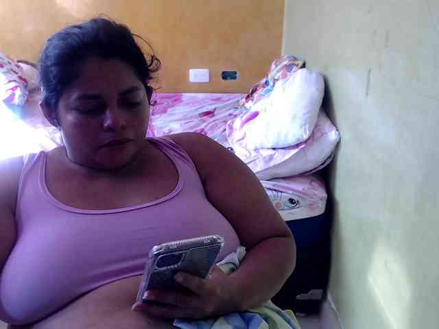 mia-naughty webcam