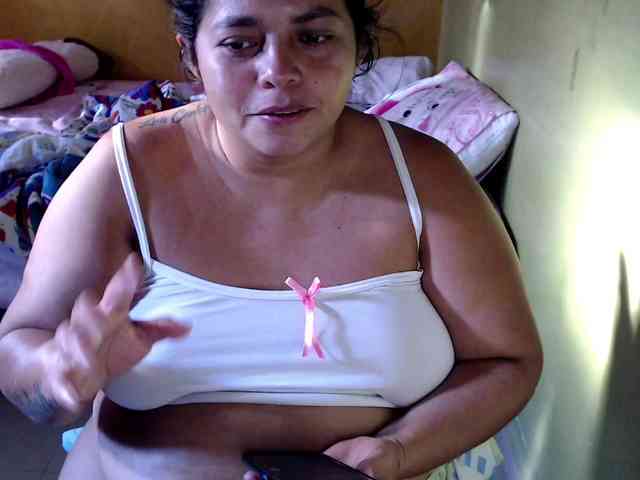 mia-naughty webcam