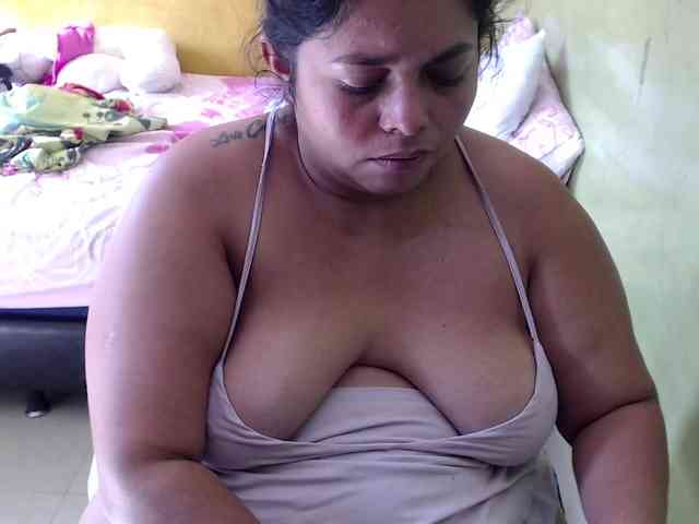 mia-naughty webcam