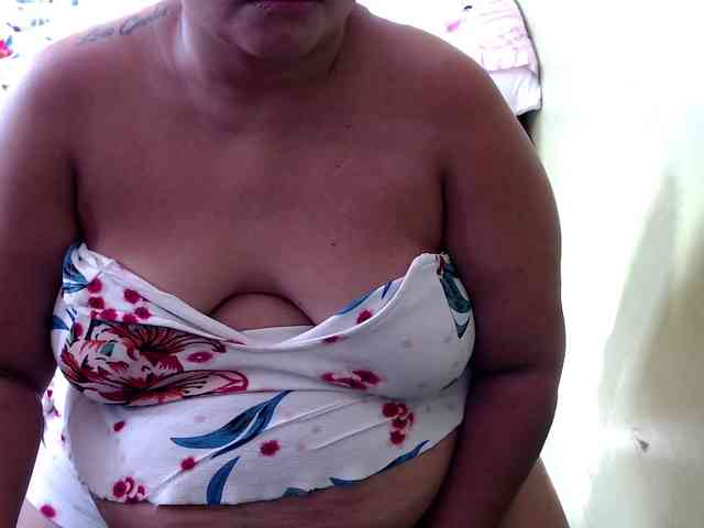 mia-naughty webcam