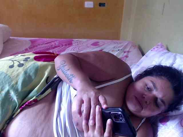 mia-naughty webcam
