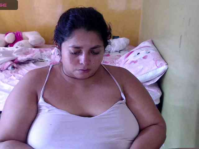 mia-naughty webcam