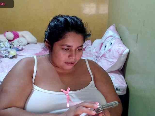mia-naughty's Sexcam