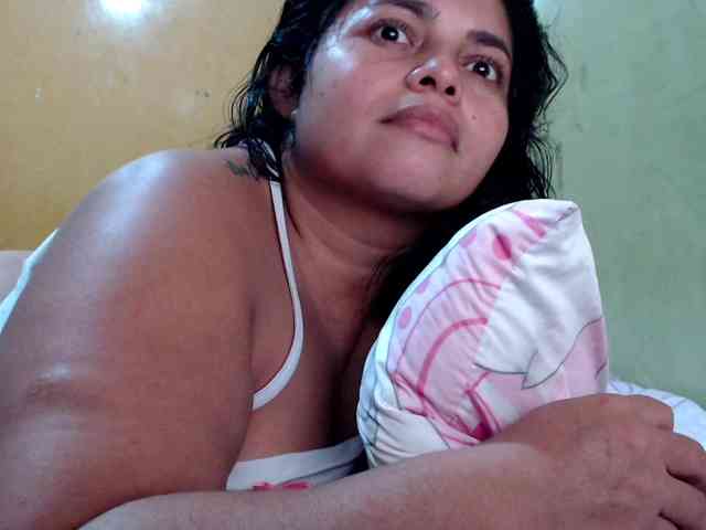 mia-naughty webcam